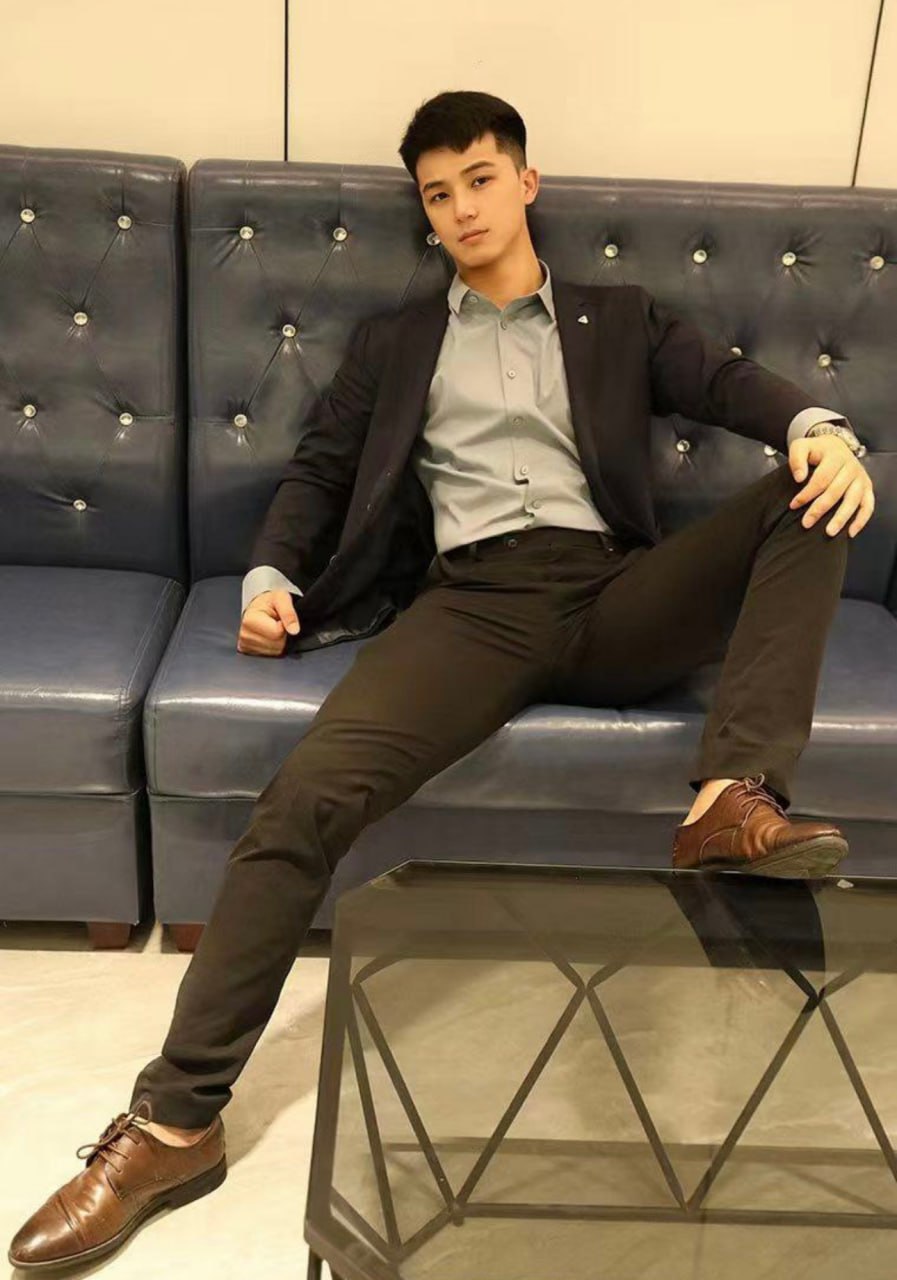 Xiaoxin’s Massage Experience – An Unexpected Encounter with a Straight Guy